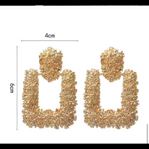 Vintage Style Gold Geometric Textured Drop Earring - Picture 4 of 4